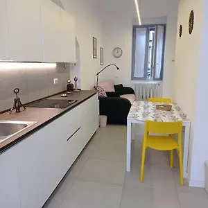 https://fronte-rinascente-sei-in-centro-posto-auto.it-lombardy.com